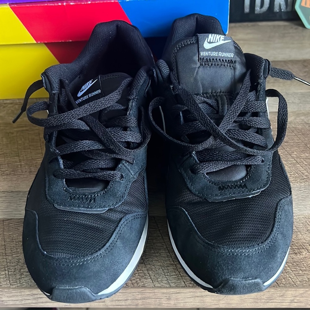 nike venture runner